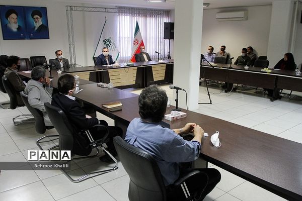 نشست صمیمی قائم مقام سازمان دانش آموزی با کارکنان سازمان