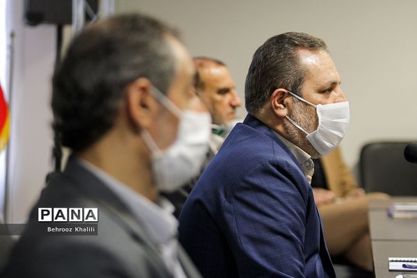 نشست صمیمی قائم مقام سازمان دانش آموزی با کارکنان سازمان