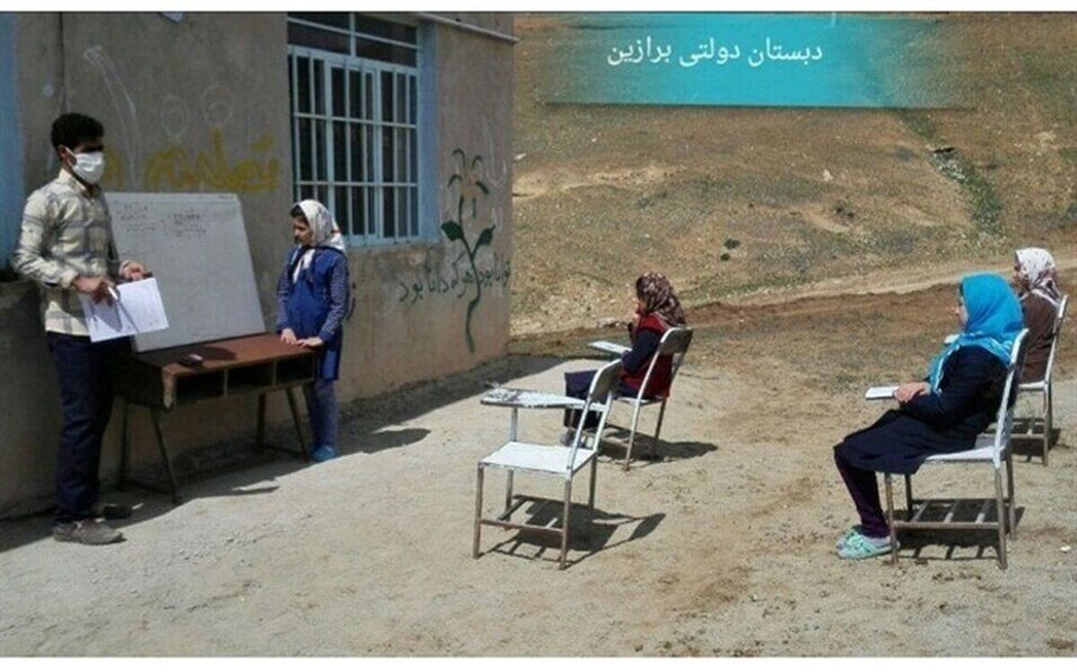 معلمان روستاهای ورزقان با رعایت فاصله اجتماعی کلاس‌های درس را برگزار کردند