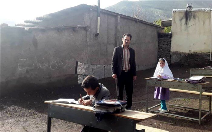 فرشته ای زمینی در مدرسه عشایری  "کردان ده"