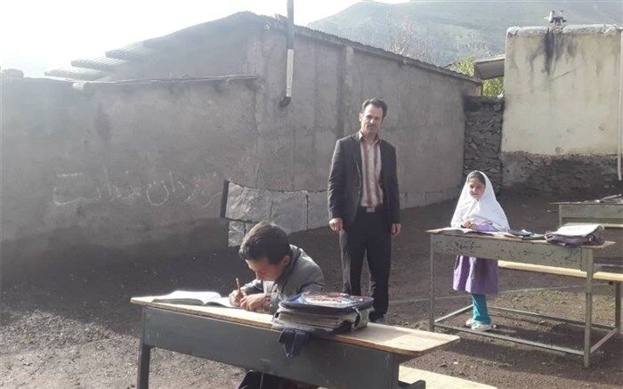 فرشته ای زمینی در مدرسه عشایری  "کردان ده"