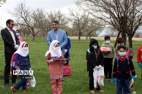 توزیع بسته‌های آموزشی توسط مدیر‌کل آموزش و پرورش استان زنجان در مناطق محروم