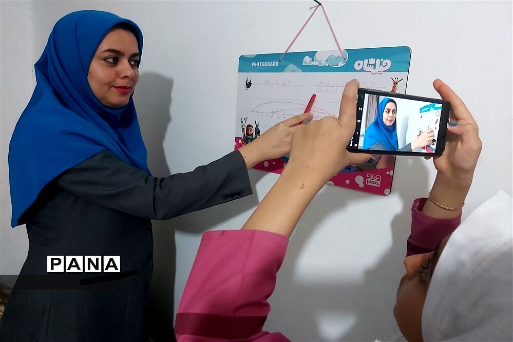 تداوم تلاش معلمان تهرانی برای تدریس در فضای مجازی