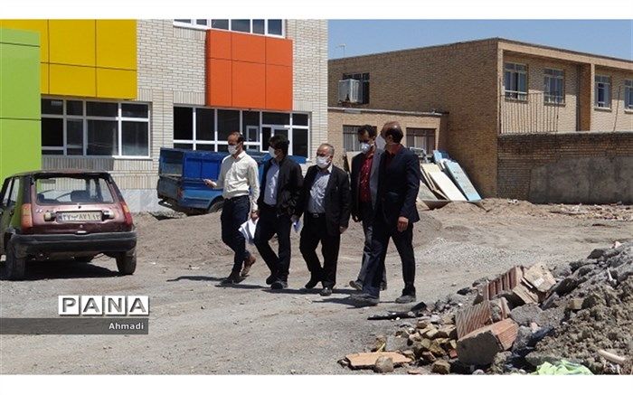 بازدید مدیرکل نوسازی و مدیرآموزش و پرورش شیروان از پروژه 6 کلاسه فرهنگیان