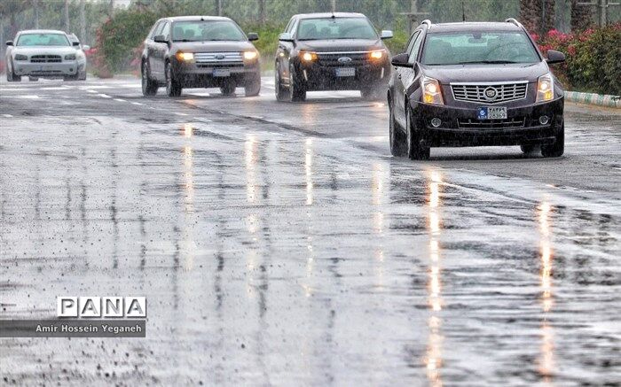 بارش باران در محورهای مواصلاتی ۲ استان کشور