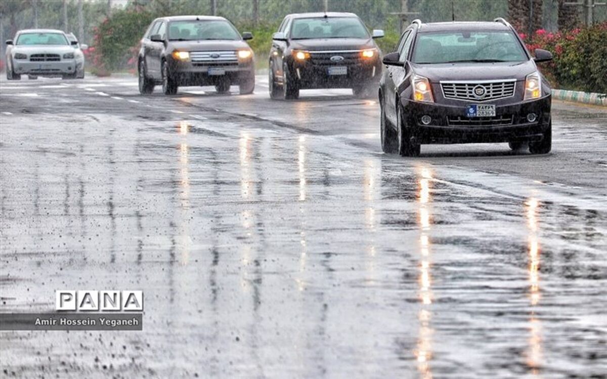 بارش باران در محورهای مواصلاتی ۲ استان کشور
