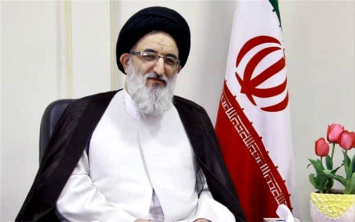 امام جمعه کرج: وظیفه معلم تربیت جوان مومن طراز انقلاب اسلامی است