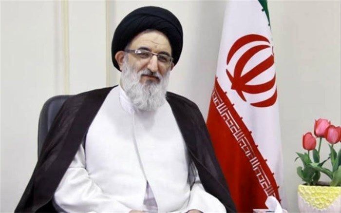 امام جمعه کرج: وظیفه معلم تربیت جوان مومن طراز انقلاب اسلامی است