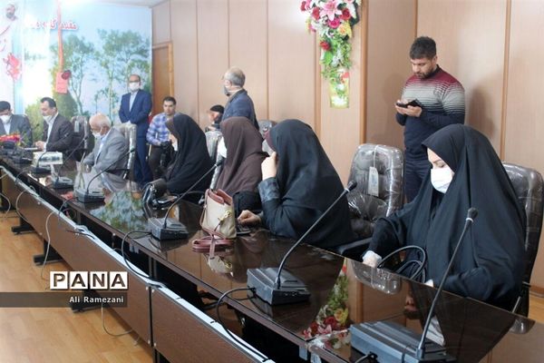 آیین تجلیل از معلمان نمونه در شهرستان قائمشهر