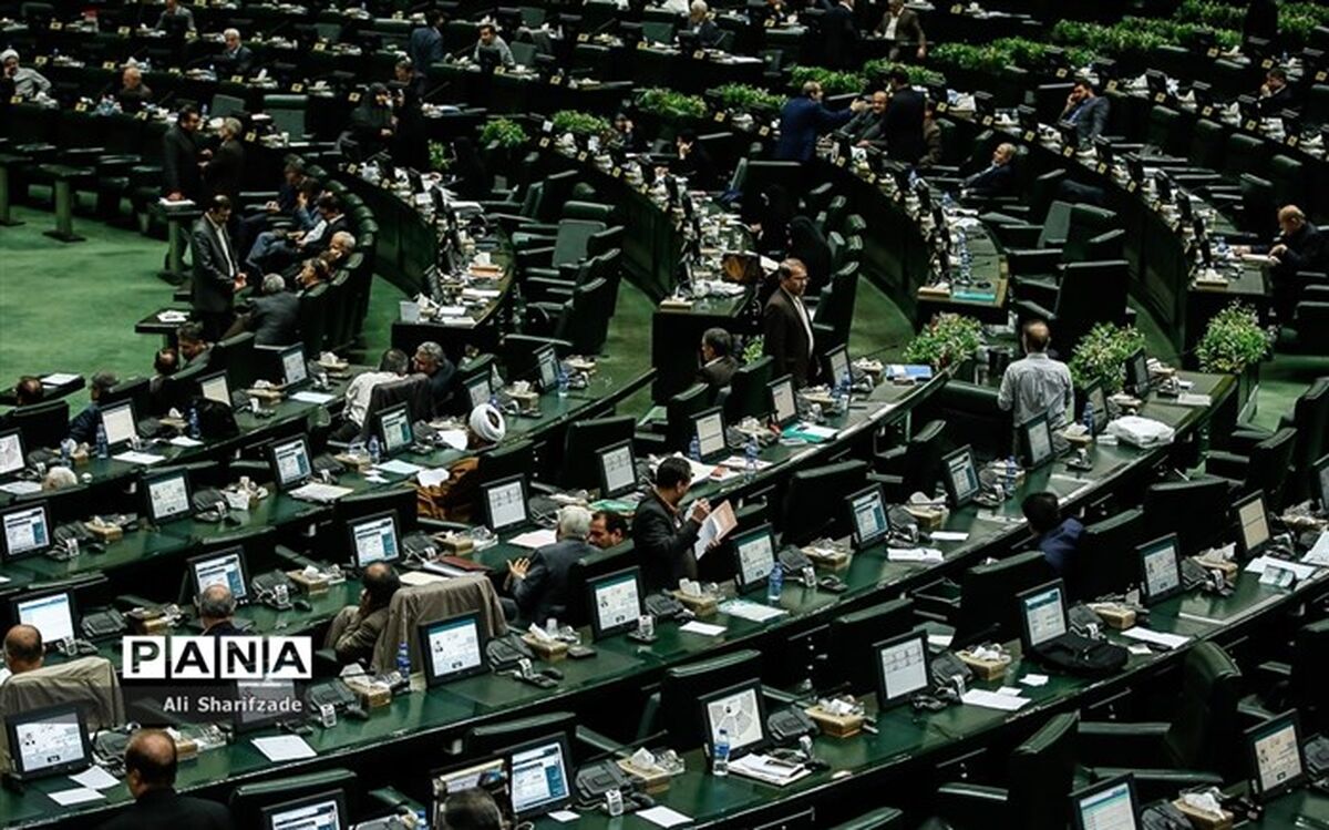آغاز نشست علنی مجلس به ریاست علی لاریجانی