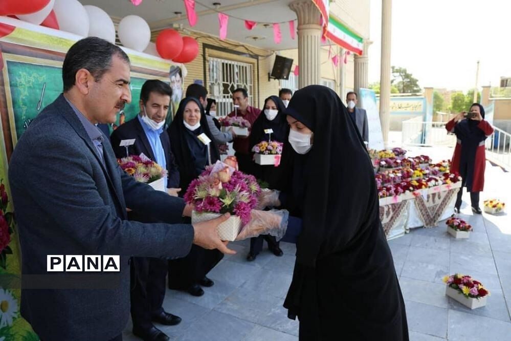 مراسم تجلیل از معلمان نمونه ناحیه2 شهرکرد
