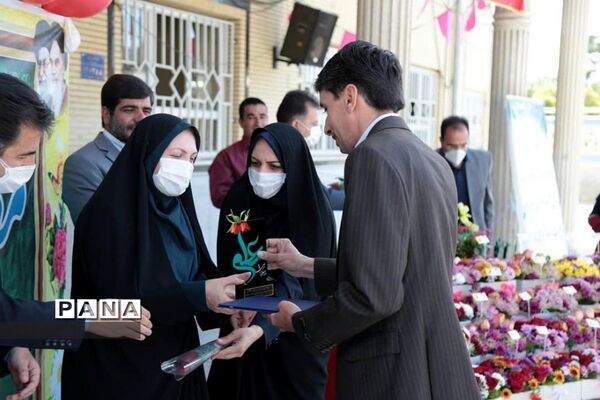 مراسم تجلیل از معلمان نمونه ناحیه2 شهرکرد