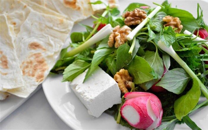نان، پنیر و سبزی عادت مناسب غذایی در وعده افطار