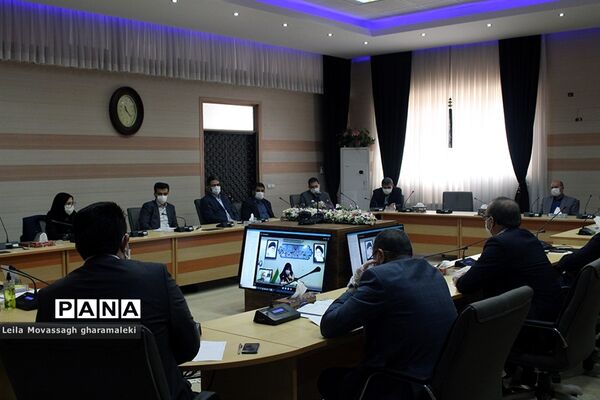 ویدئو کنفرانس مدیرکل آموزش و پرورش آذربایجان شرقی با معلمان منتخب نواحی و مناطق