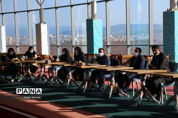 جلسه ستاد راهبردی بنیاد فرهنگی آرش و تجلیل از مدیر نمونه استانی در میاندرود