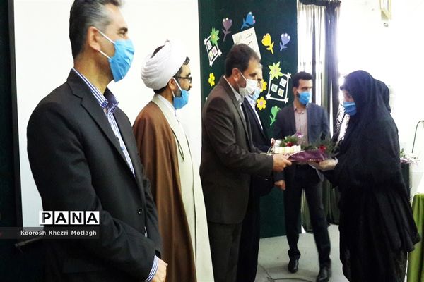 برگزاری همایش تجلیل از معلمان نمونه در شهرستان کازرون