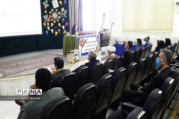 برگزاری همایش تجلیل از معلمان نمونه در شهرستان کازرون