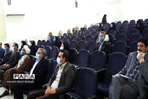 برگزاری همایش تجلیل از معلمان نمونه در شهرستان کازرون