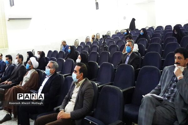 برگزاری همایش تجلیل از معلمان نمونه در شهرستان کازرون