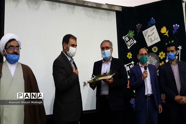 برگزاری همایش تجلیل از معلمان نمونه در شهرستان کازرون