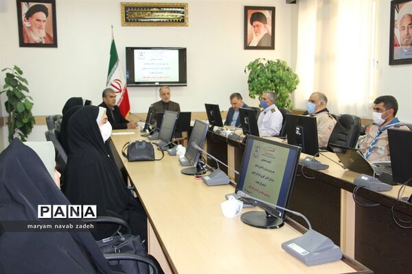 نشست صمیمی مدیرکل آموزش و پرورش خراسان جنوبی با مدرسان و مربیان و اعضای مجامع دانش‌آموزی
