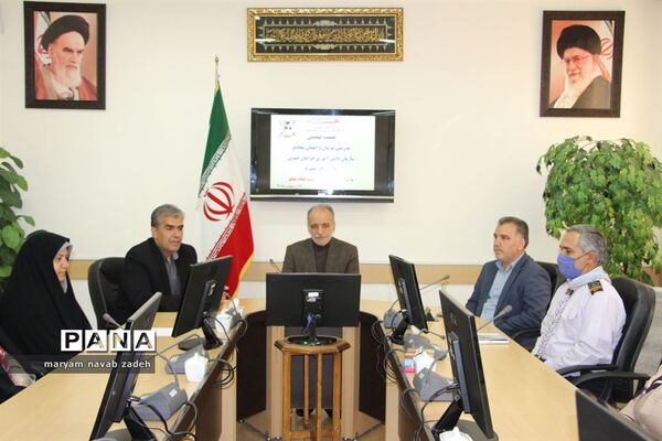 نشست صمیمی مدیرکل آموزش و پرورش خراسان جنوبی با مدرسان و مربیان و اعضای مجامع دانش‌آموزی