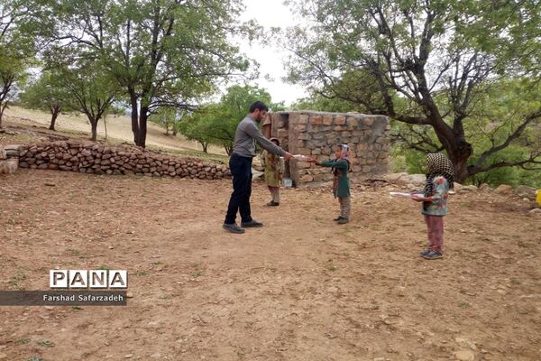 آموزش دانش‌آموزان عشایر همچنان ادامه دارد