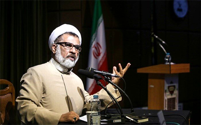 مسائل کارشناسی را در لجبازی سیاسی انداخته‌ایم؛  اماکن مذهبی  باید با نظر کارشناسان باز شود