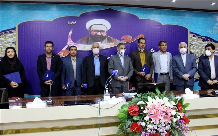 5 نفر از معلمان نمونه کهگیلویه و بویراحمد  به نمایندگی از 14 هزار معلم استان تجلیل شدند
