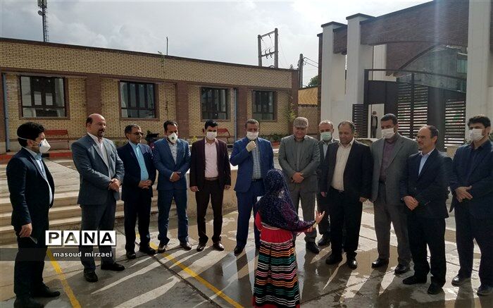 بازدید معاون عمرانی وزیر آموزش و پرورش از دو مدرسه دانسفهان