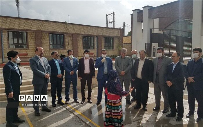بازدید معاون عمرانی وزیر آموزش و پرورش از دو مدرسه دانسفهان