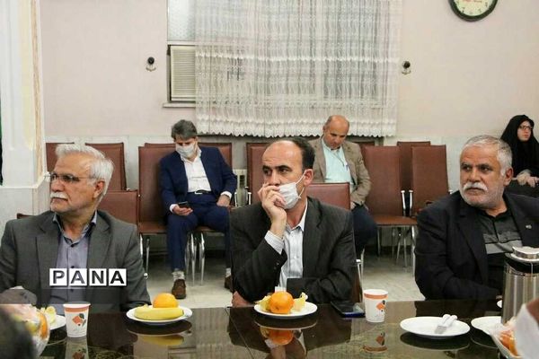 نشست صمیمانه معاون عمرانی وزیر آموزش و پرورش با مجمع خیرین مدرسه ساز قزوین