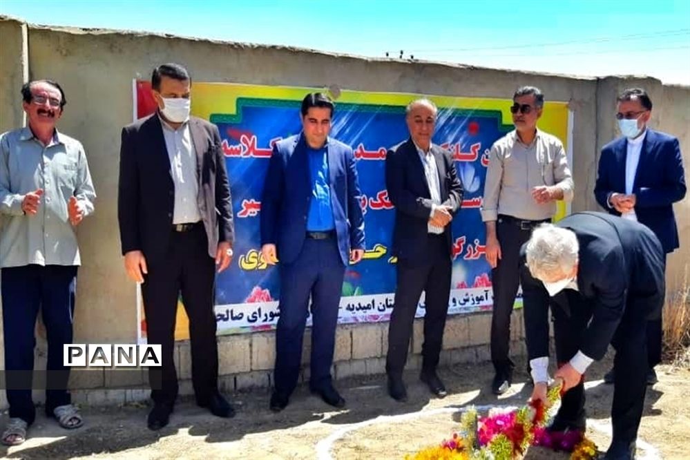 آیین کلنگ زنی دو آموزشگاه جدید خیرساز در شهرستان امیدیه