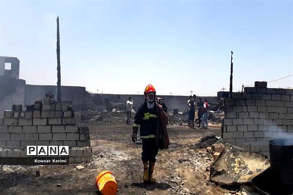 آتش سوزی گسترده  در انبار ضایعات پلاستیکی منطقه ملاشیه اهواز