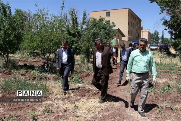 بازدید مدیرکل آموزش و پرورش قزوین از هنرستان کشاورزی فدک