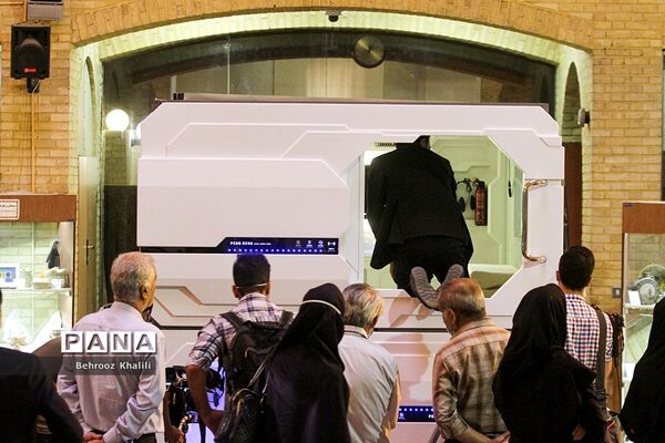 مراسم بازدید از اولین نمونه هتل کپسولی