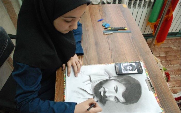 دانش آموز هنرمند، دانش  آموز مبتکری است که با روح زندگی مانوس است