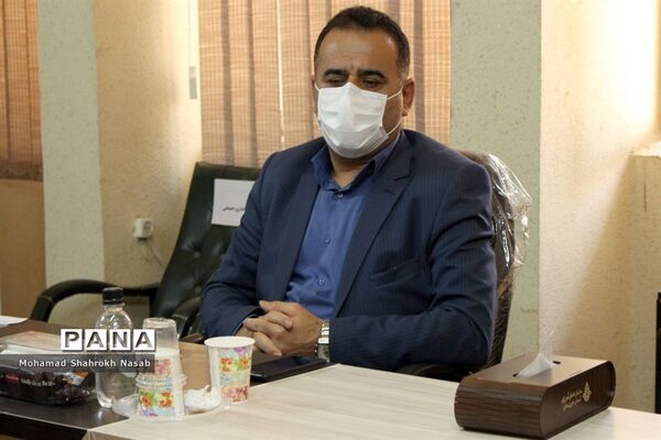 نشست کارگروه ساماندهی و نظارت بر تهیه  و توزیع لباس فرم دانش‌آموزان  خوزستان
