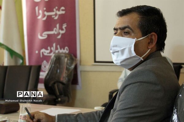 نشست کارگروه ساماندهی و نظارت بر تهیه  و توزیع لباس فرم دانش‌آموزان  خوزستان