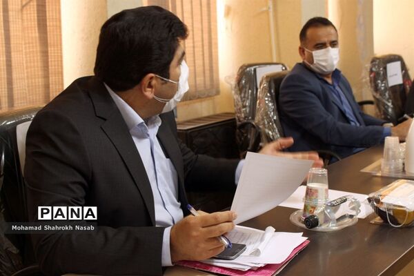 نشست کارگروه ساماندهی و نظارت بر تهیه  و توزیع لباس فرم دانش‌آموزان  خوزستان