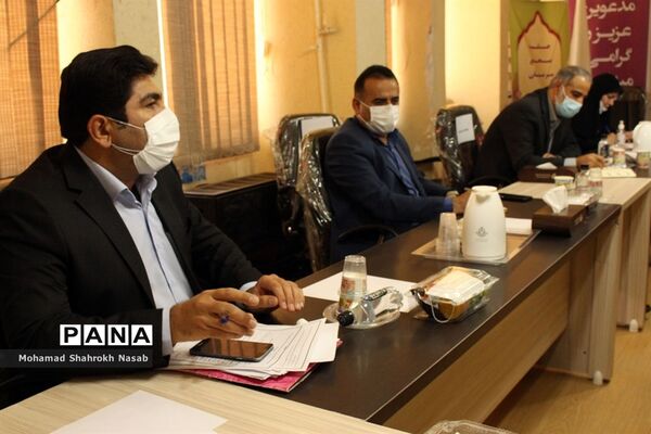 نشست کارگروه ساماندهی و نظارت بر تهیه  و توزیع لباس فرم دانش‌آموزان  خوزستان