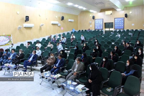 تجلیل از طلایه داران تربیت و مربیان پیشتاز منطقه  شبانکاره