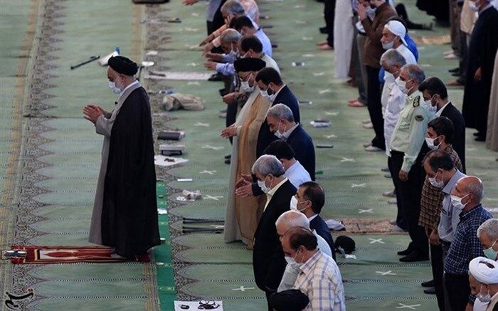 رعایت پروتکل‌های بهداشتی در نماز جمعه اصفهان به روایت تصاویر
