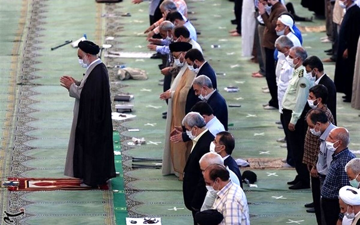رعایت پروتکل‌های بهداشتی در نماز جمعه اصفهان به روایت تصاویر