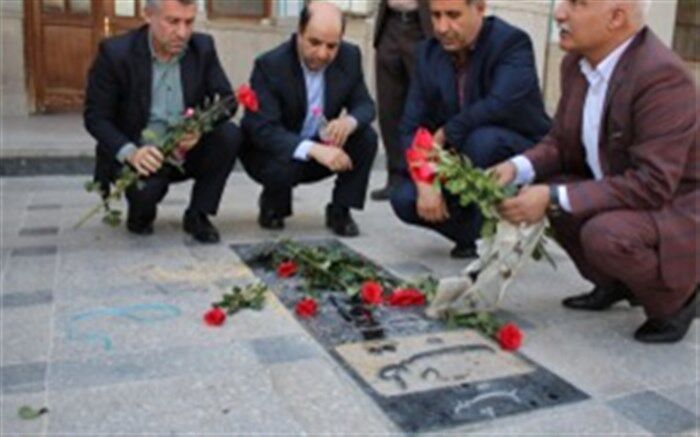 مزار شهید اصناف طیب حاج رضایی عطر افشانی و گلباران شد