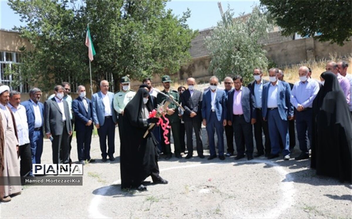 کلنگ‌زنی احداث دو باب مدرسه 6 کلاسه در روستاهای لیوار بالا و پایین شهرستان مرند