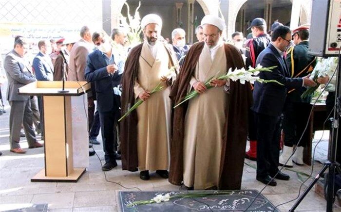 به مناسبت هفته قوه قضاییه مزار شهدای زنجان گلباران شد