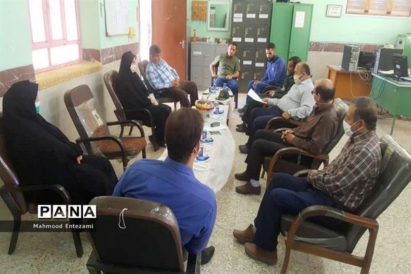 رزمایش کمک مومنانه دانش‌آموزان و فرهنگیان آب پخش