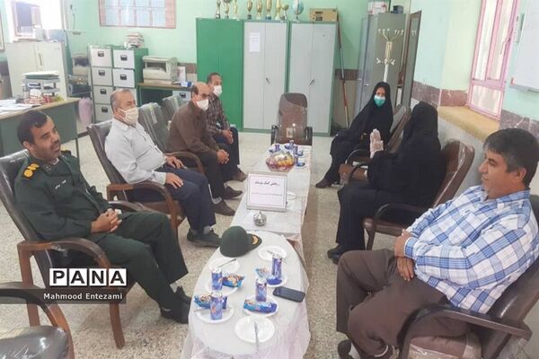 رزمایش کمک مومنانه دانش‌آموزان و فرهنگیان آب پخش
