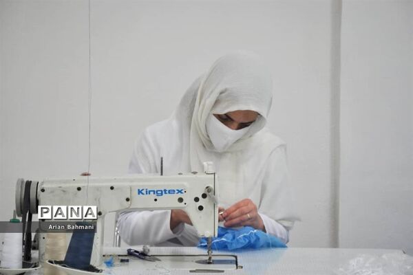 تداوم تولید ماسک و گان در تولیدی‌های زنجان